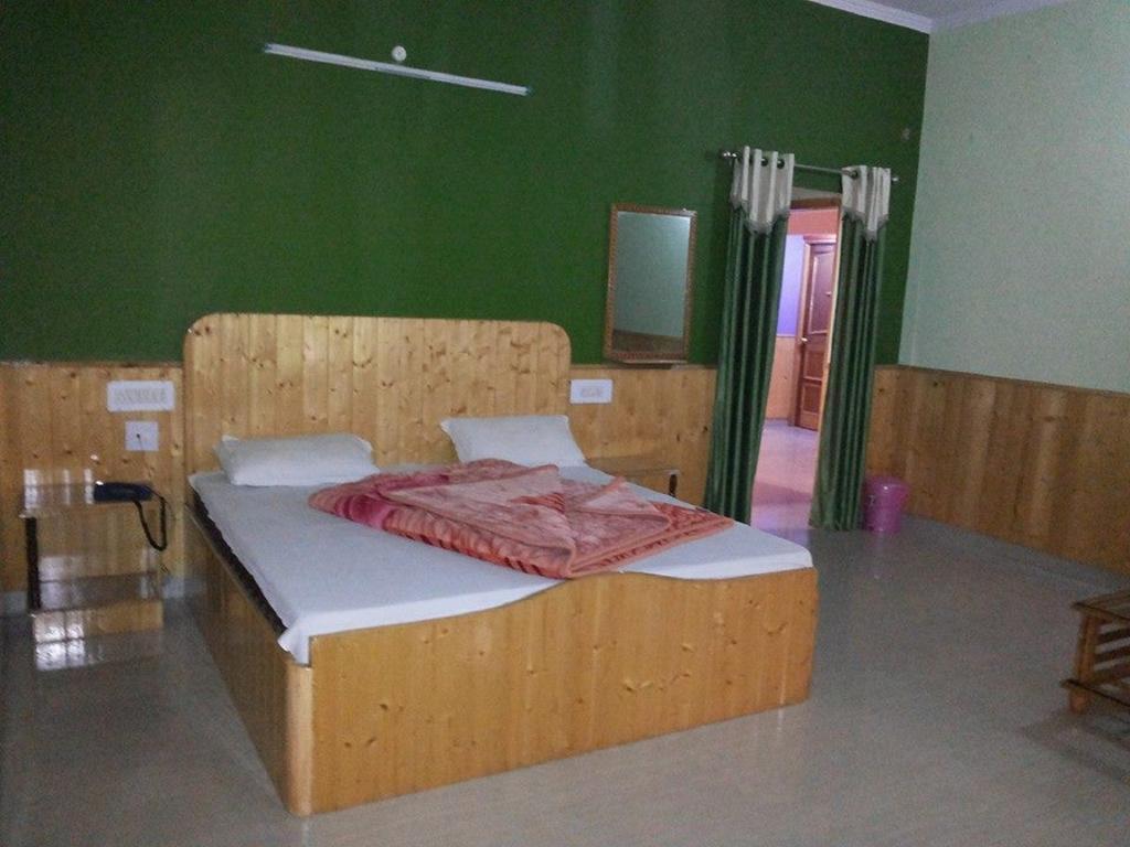 Himgiri Resort Nagchala Quarto foto