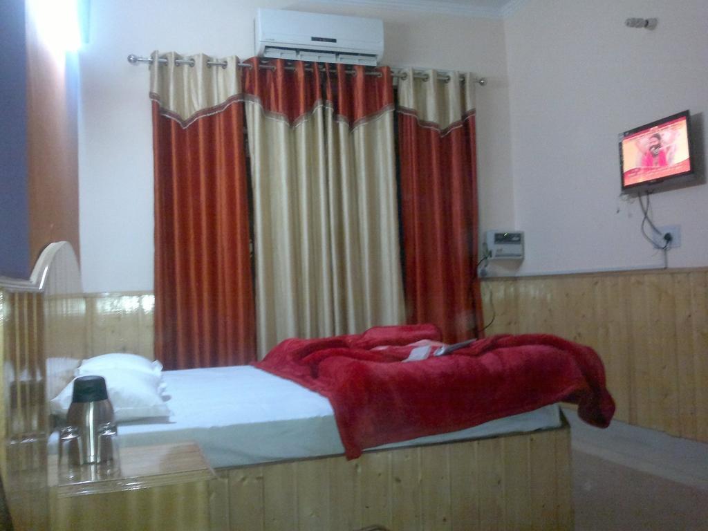 Himgiri Resort Nagchala Quarto foto